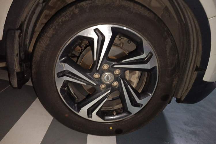 Used Dongfeng Aeolus AX7 2016 2.0L Automatic Zhiyi Trim Right Front Wheel Hub