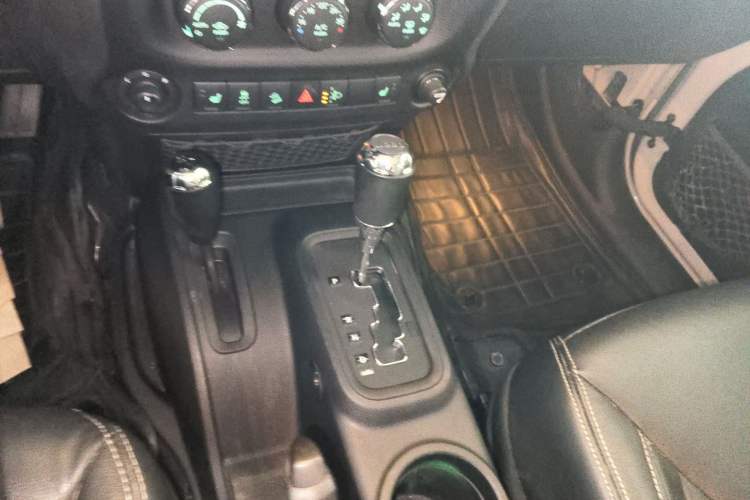 Used Jeep Wrangler 2015 3.0L Sahara Four-Door Comfort Edition
