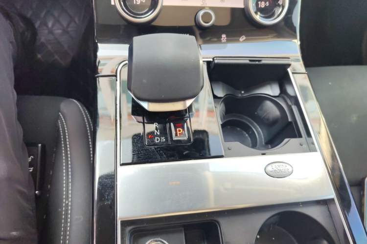 Used Land Rover Range Velar 2022 250 PS Gear Lever