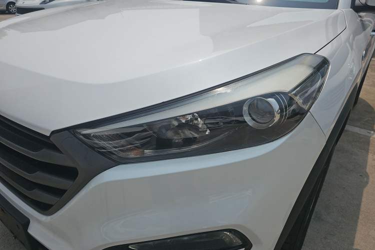 Used Hyundai Tucson 2015 1.6T Dual-Clutch Two-Wheel-Drive Smart Model Left Front Headlight