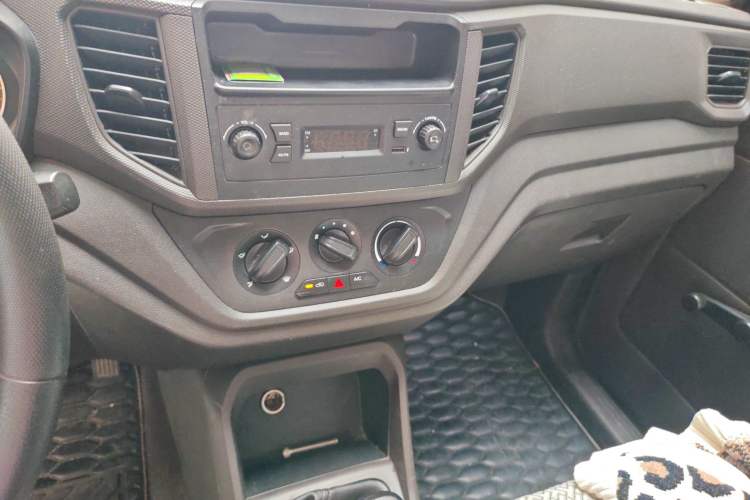 Used Wuling Hongguang V 2019 1.5L Jingqu Version L2B Audio And AC Panel