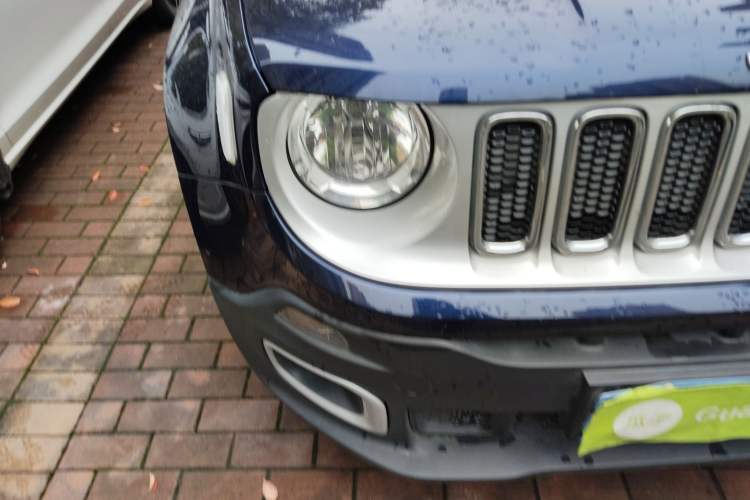 Used Jeep Renegade 2018 Connected Large Screen Version 180T Automatic Smart Version Right Front Headlight