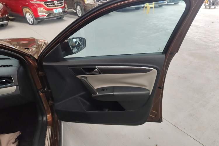 Used Volkswagen Cross Lavida 2014 1.4TSI DSG