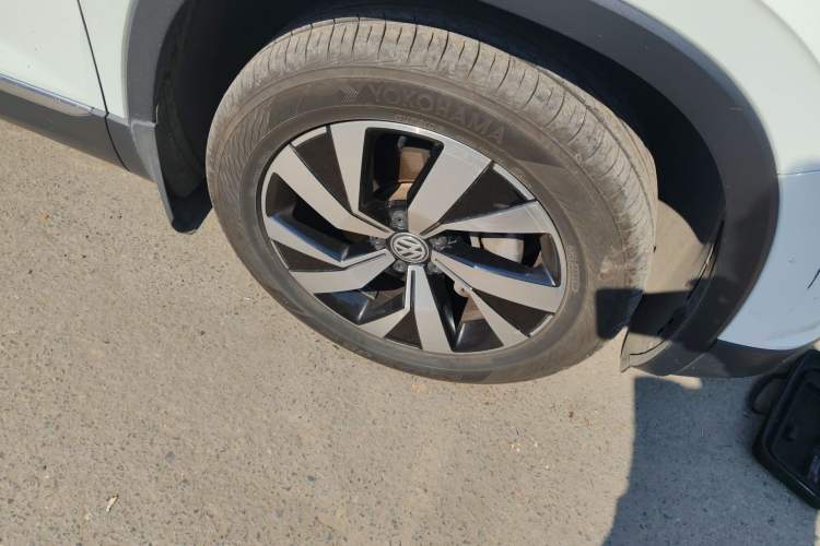 Used Volkswagen Tayron 2019 330TSI Two-Wheel-Drive Luxury Version China V Emission Standard Right Front Wheel Hub