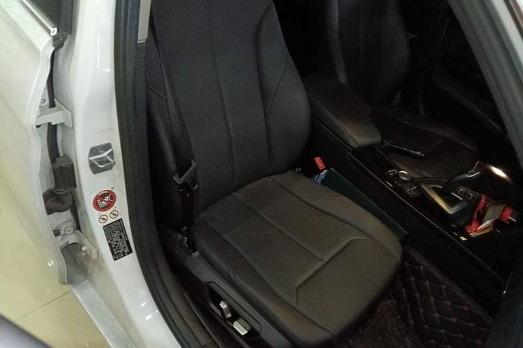 Used BMW 3 Series 2017 320Li Fashion Model Right Front Seat