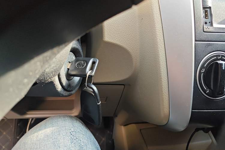 Used Venucia R50 2013 1.6L Manual Fashion Edition