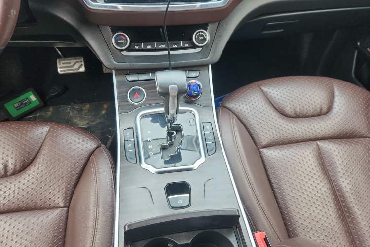 Used Land X7 2015 2.0T Panoramic Prestige Edition Gear Lever