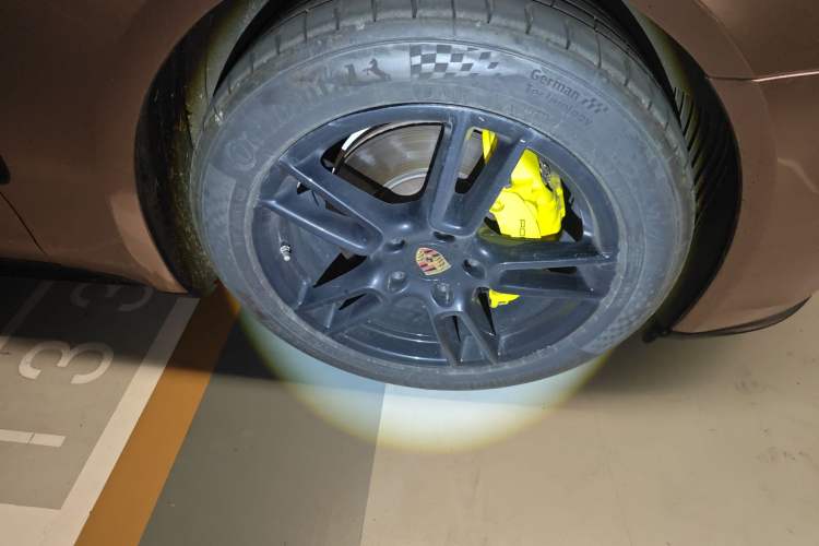 Used Porsche Panamera 2019 Panamera 2.9T Right Front Wheel Hub