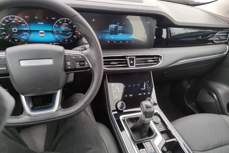 Used JETOUR X90 2021 1.5T Manual Shadow Fun Edition 5 Seats Audio And AC Panel