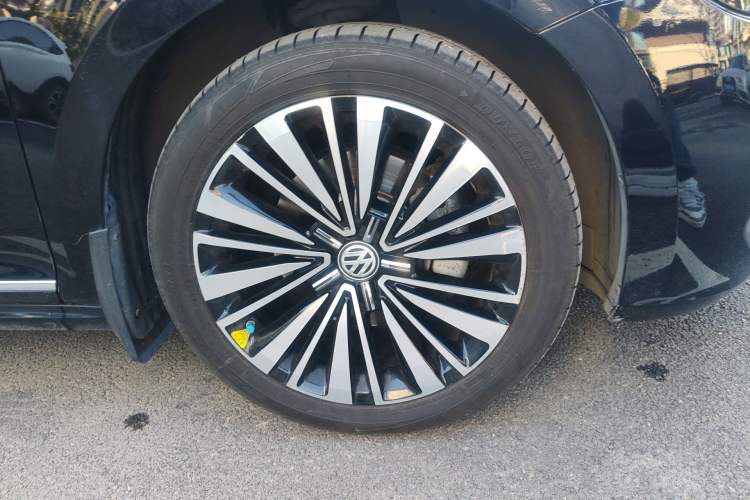 Used Volkswagen Passat 2019 330TSI Prestige Edition China VI Standard Right Front Wheel Hub
