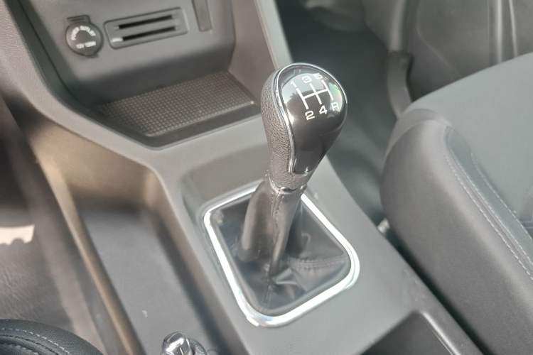 Used FORTHING Lingzhi 2022 Striving Version M5L 1.6L Base Model 9-Seater Gear Lever