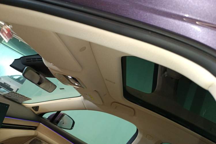 Used Hima AITO M5 2025 Extended-Range Ultra All-Wheel-Drive Version Headliner