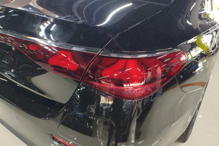 Used Mercedes-Benz E-Class New Energy 2024 E 350 e L Plug-in Hybrid Sedan Exterior 3