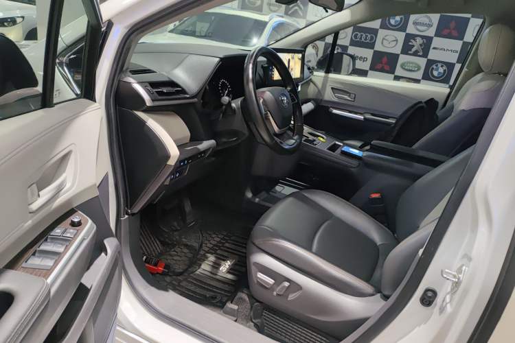 Used Toyota Sienna 2021 2.5L Hybrid Comfort Edition
