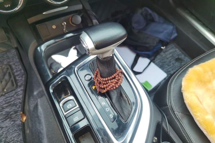 Used GAC Trumpchi GA6 2016 235T DCT Elite Edition Gear Lever