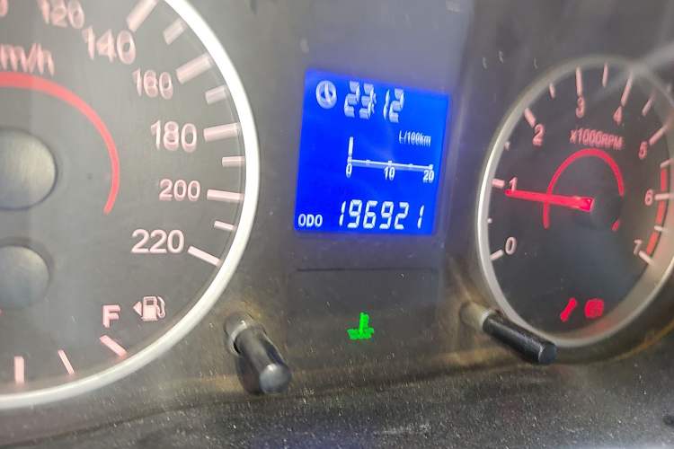 Used Chery Cowin 2 2012 1.5L Manual Performance Version Odometer Close Up