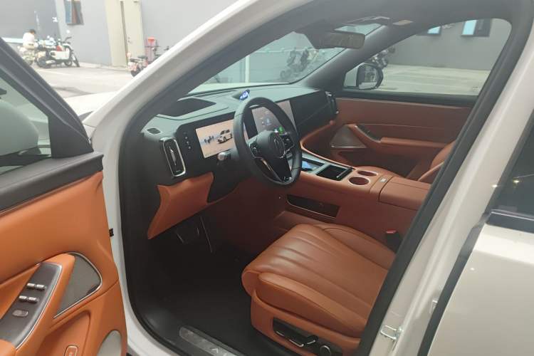 Used Hima AITO M8 2025 Extended-Range Max+ Version 53.4 kWh 6-Seater Edition Driver Seat