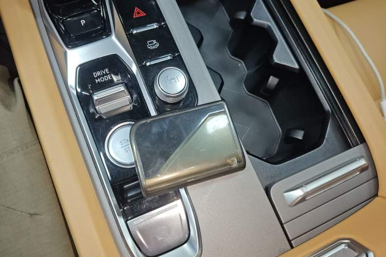 Used Lynk & Co 09 EM-P 2024 2.0TD EM-P Four-Wheel Drive ULTRA Six-Seater Interior 1