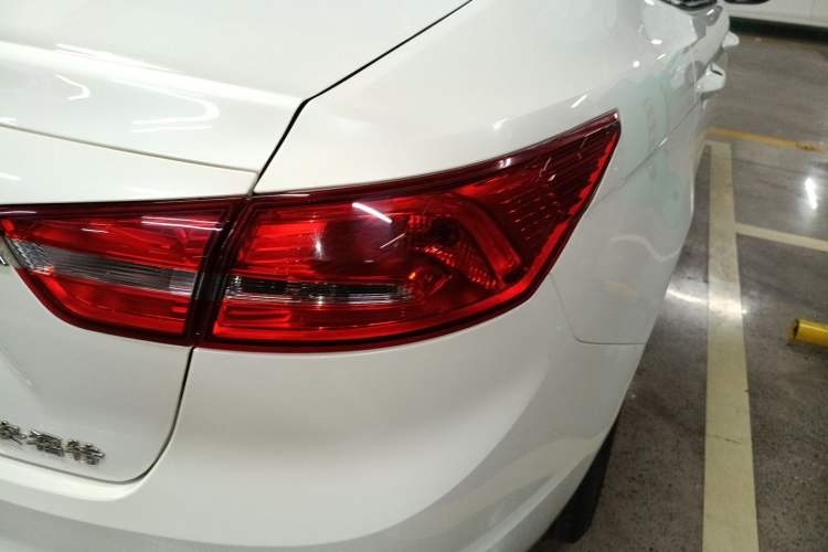 Used Ford Escort 2017 Happiness Edition 1.5L Automatic Fashion Version Exterior 3