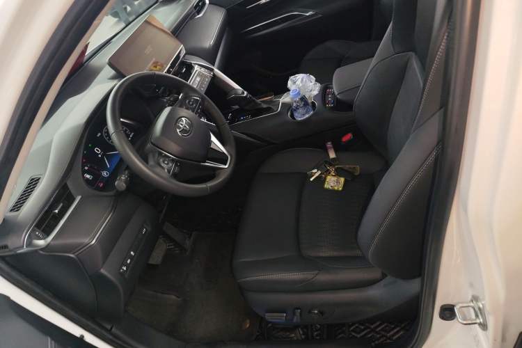 Used Toyota Venza 2023 2.0L CVT Two-Wheel Drive Prestige Version