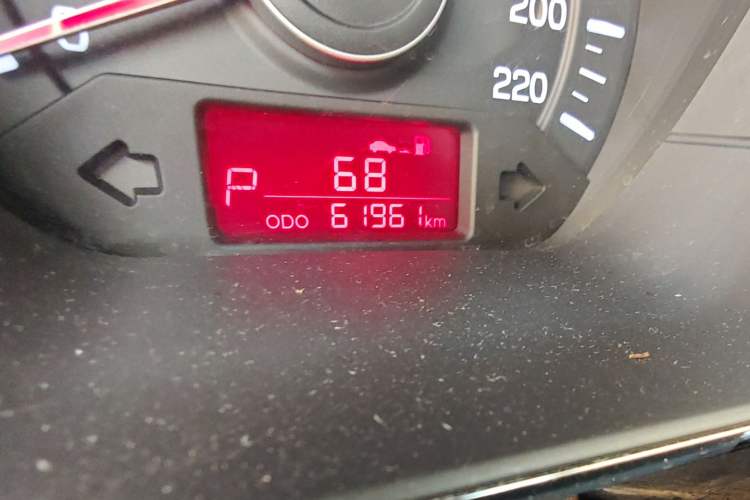 Used Kia K2 2012 Hatchback 1.4L Automatic Cool Edition Odometer Close Up