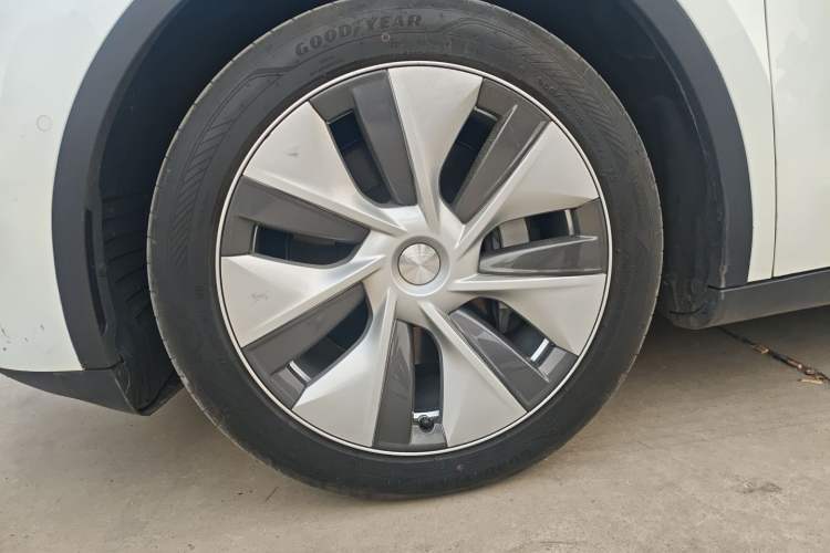 Used Tesla Model Y 2022 Revised Version Rear-Wheel Drive Left Front Wheel Hub