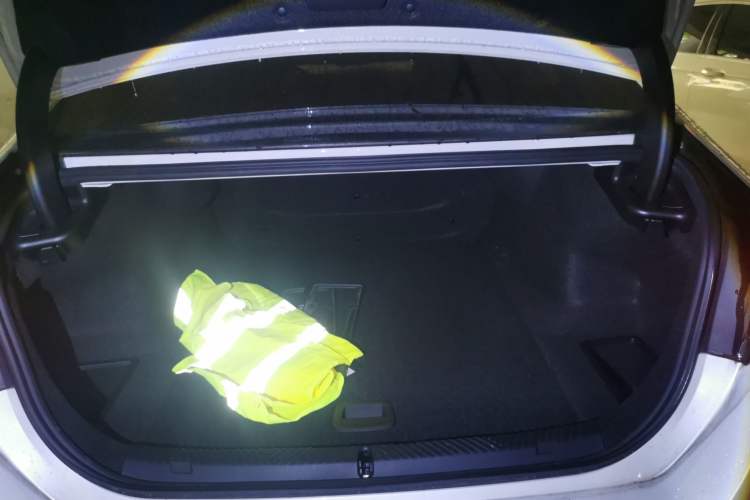 Used BMW i5 2025 eDrive 40L M Sport Package Trunk