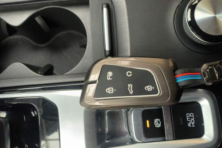 Used Dongfeng Aeolus Huge 2022 Mach Dual-Motor 1.5T MHD Dare-to-Dream Edition
