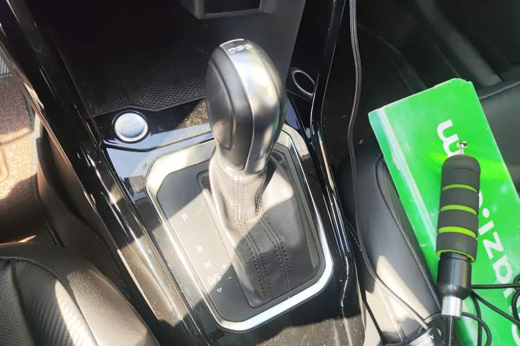 Used Volkswagen T-ROC 2019 280TSI DSG Two-Wheel Drive Comfort Version China VI Standard
