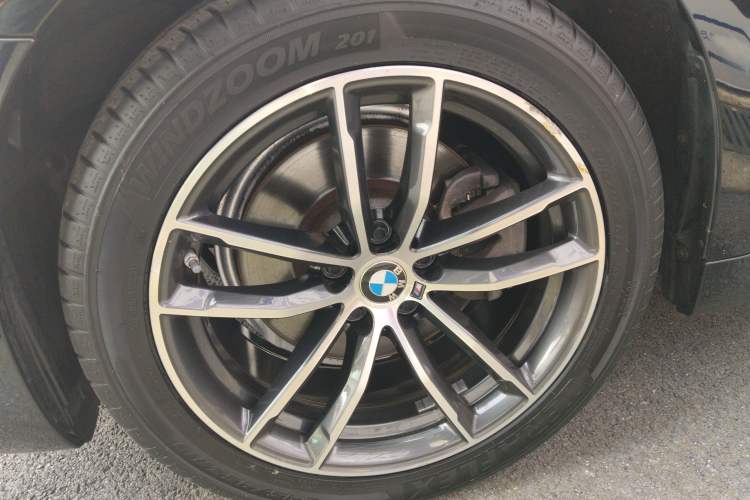 Used BMW 5 Series 2022 Second Facelift 525Li M Sport Package Left Front Wheel Hub