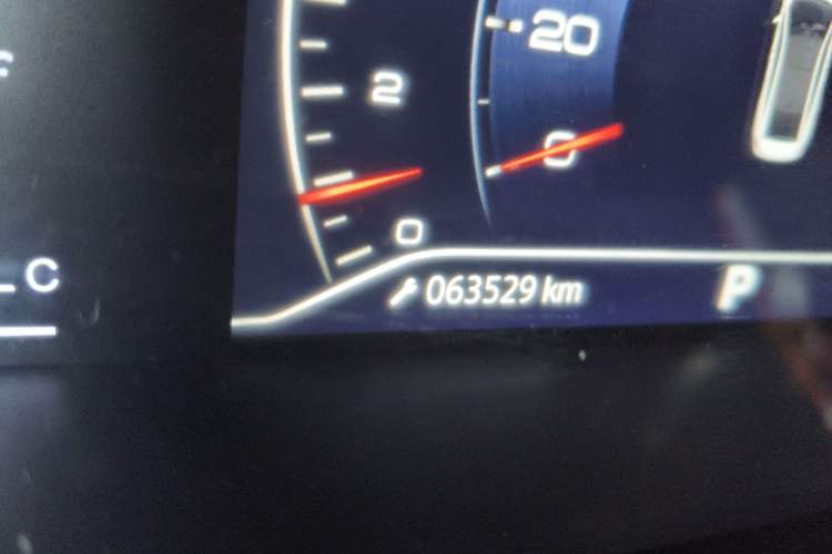 Used Dongfeng Aeolus Yixuan 2021 230T Automatic Chasing Shadow Edition Odometer Close Up