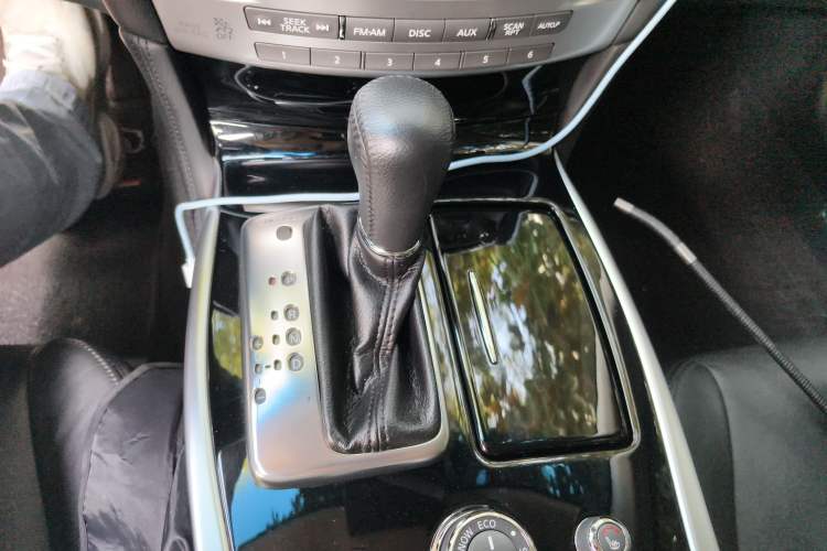 Used Infiniti Q70 2017 Q70L 2.5L Elite Edition Gear Lever