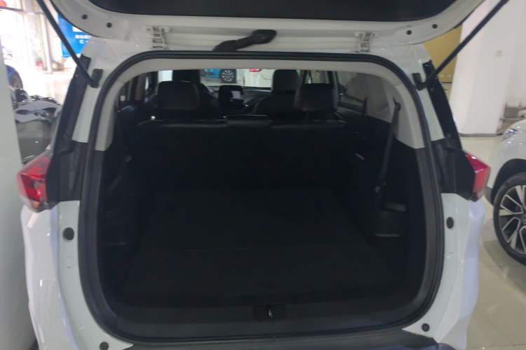 Used Chevrolet Orlando 2018 Redline 530T Automatic Zhaoxiang Edition (5+2 Seating) – China V Standard Trunk