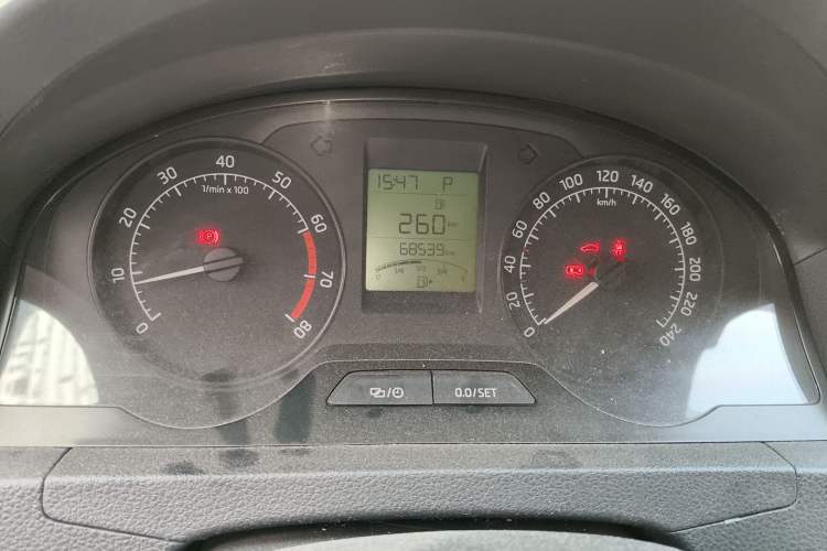 Used Skoda Rapid 2016 1.6L Automatic Chuanxing Edition Odometer Close Up