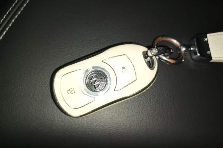 Used Buick Velite 6 2019 Connected Fashion Model