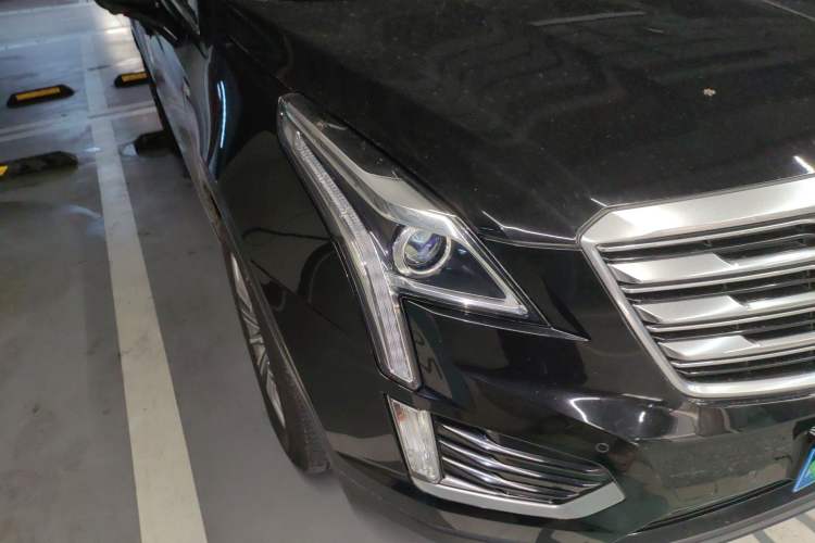 Used Cadillac XT5 2018 25T Luxury Model Right Front Headlight
