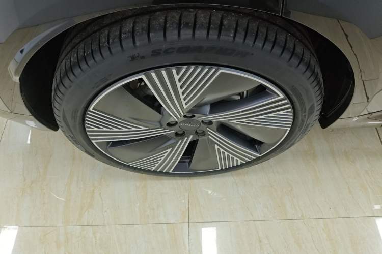 Used Lynk & Co 08 EM-P 2023 220km All-Wheel-Drive Performance Halo Exterior 5