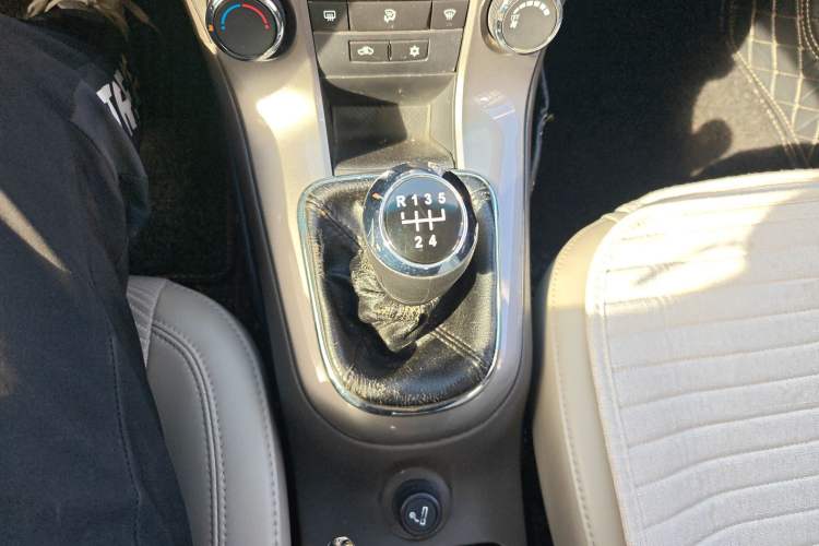 Used Chevrolet Cruze 2015 1.5L Classic SE MT
