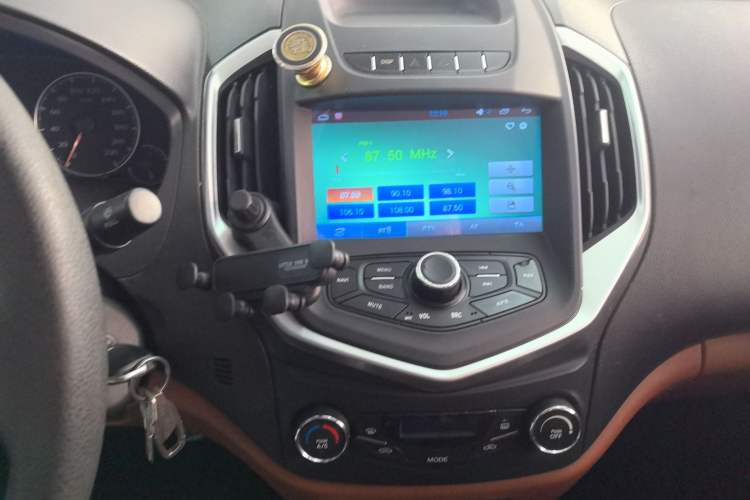 Used Geely Auto Diamond 2016 1.5L Manual Elite Edition Audio And AC Panel