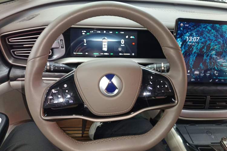 Used Denza D9 2022 DM-i 1040 Prestige Model
