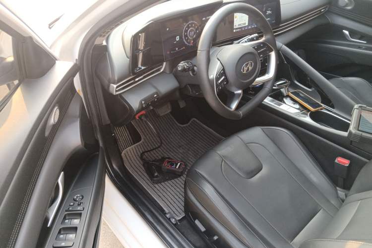 Used Hyundai Elantra 2021 1.5L CVT LUX Prestige Edition