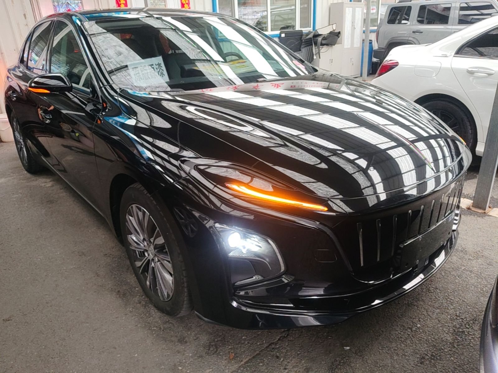 Hongqi E-QM5 2023 620km PLUS — снимка 3