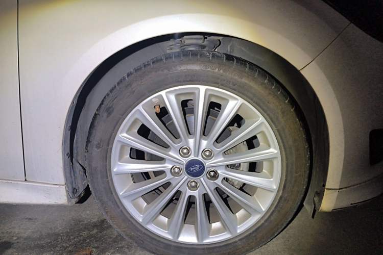 Used Ford Focus 2017 Hatchback EcoBoost 180 Automatic Sport Model Right Front Wheel Hub