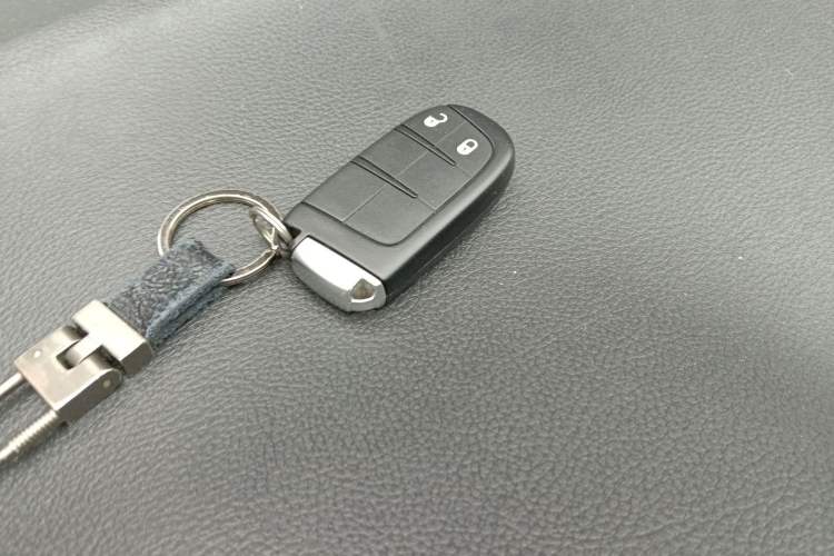 Used Dodge Journey 2013 2.4L Two-Wheel Drive Luxury Version