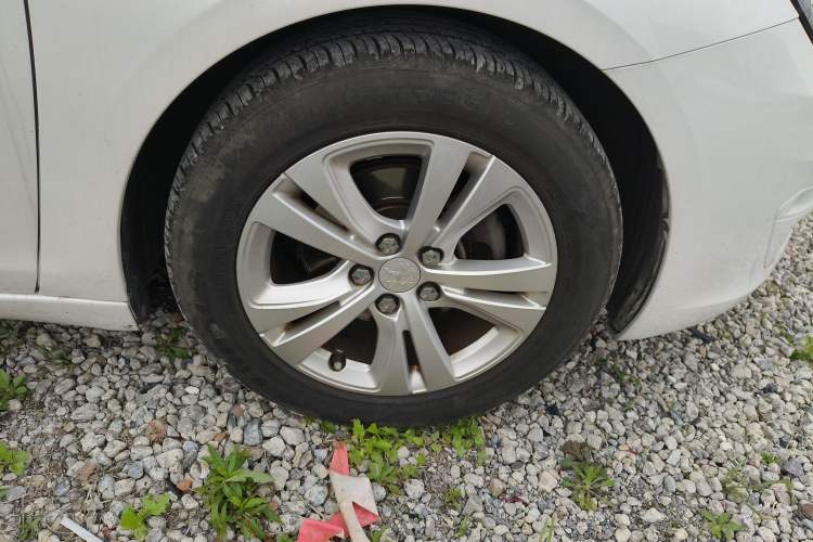 Used Peugeot 408 2014 1.8L Manual Leading Edition
