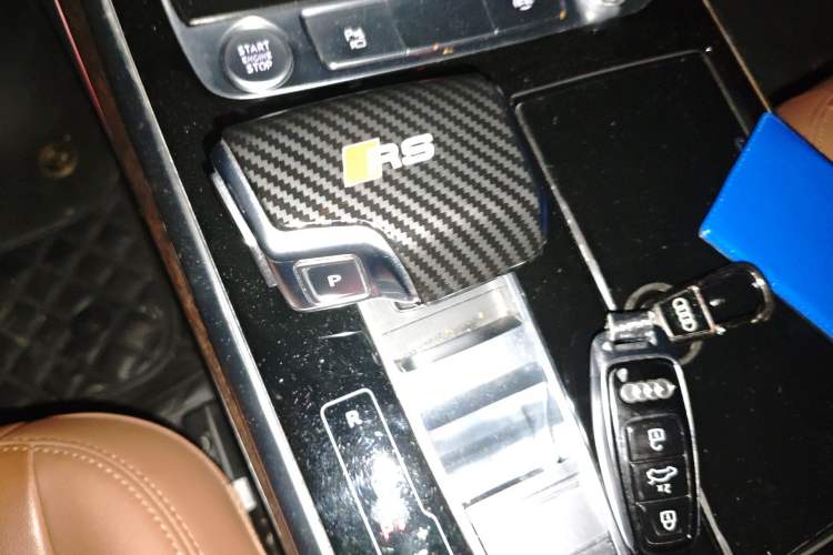 Used Audi Q7 2020 55 TFSI quattro S line sports model Gear Lever