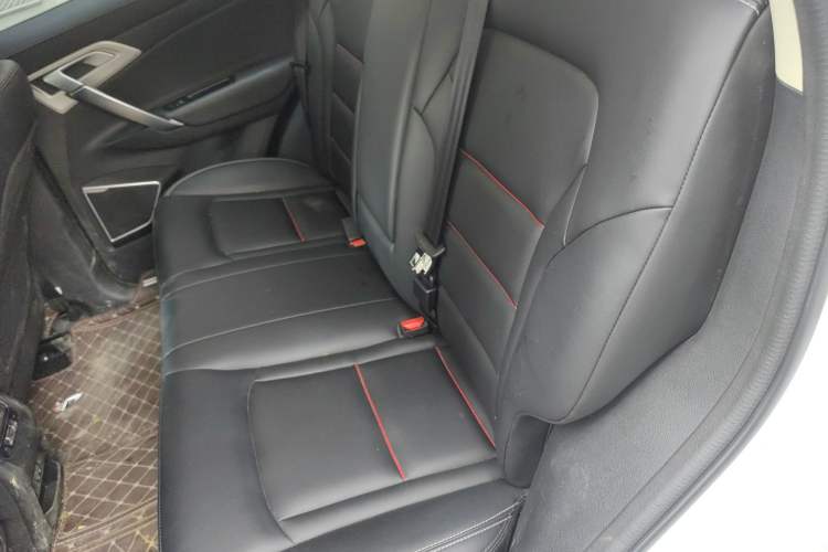 Used Geely Auto Emgrand X7 Sport 2020 1.8TD DCT Two-Wheel Drive Smart Connect 4G-Enabled Version
