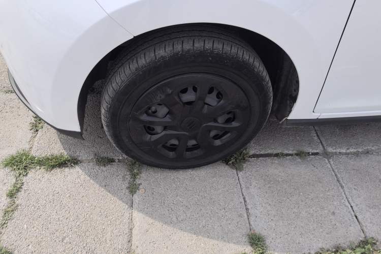 Used JMEV Xiao Qilin 2023 Joyful Edition 201km Comfort Model Left Front Wheel Hub