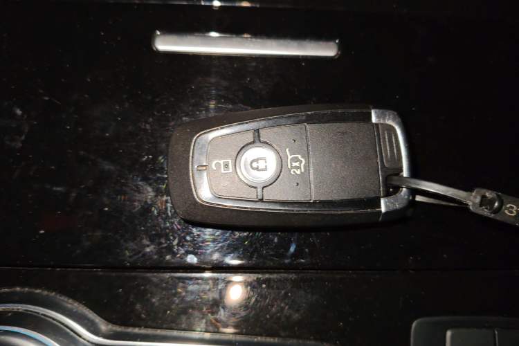 Used Ford Edge 2021 PLUS EcoBoost 245 Two-Wheel-Drive Platinum Edition 5 Seats
