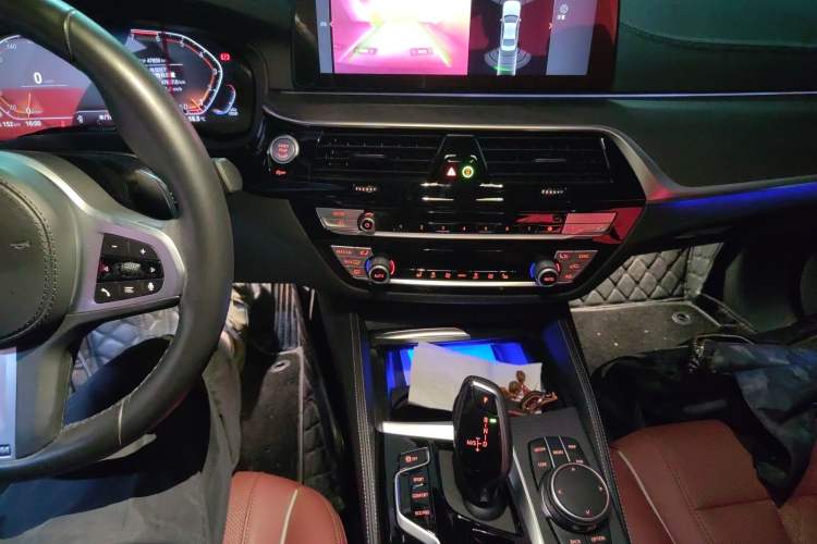 Used BMW 5 Series 2021 Facelifted 530Li Leading Edition M Sport Package Audio And AC Panel